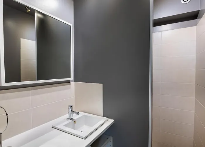 בית נופש De La Tour *