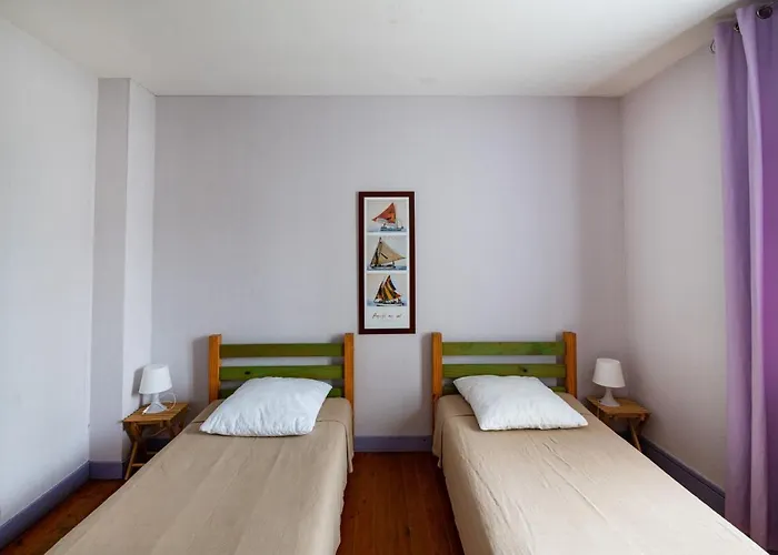 De La Tour סנט-אובן-סור-מר